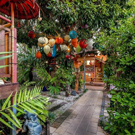 Хостел Travellers Oasis Кэрнс Экстерьер фото Entrance to the restaurant