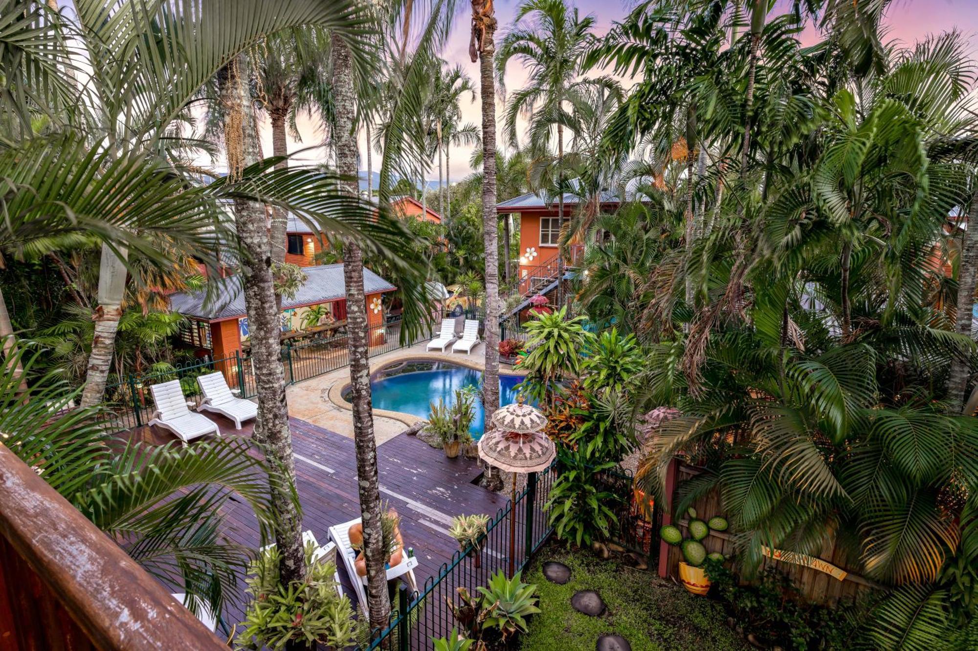 Хостел Travellers Oasis Кэрнс Экстерьер фото