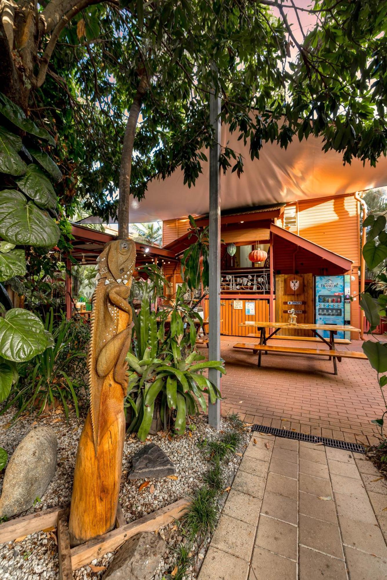 Хостел Travellers Oasis Кэрнс Экстерьер фото