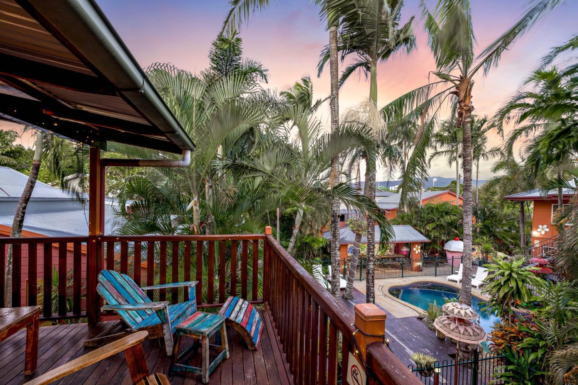 Хостел Travellers Oasis Кэрнс Экстерьер фото