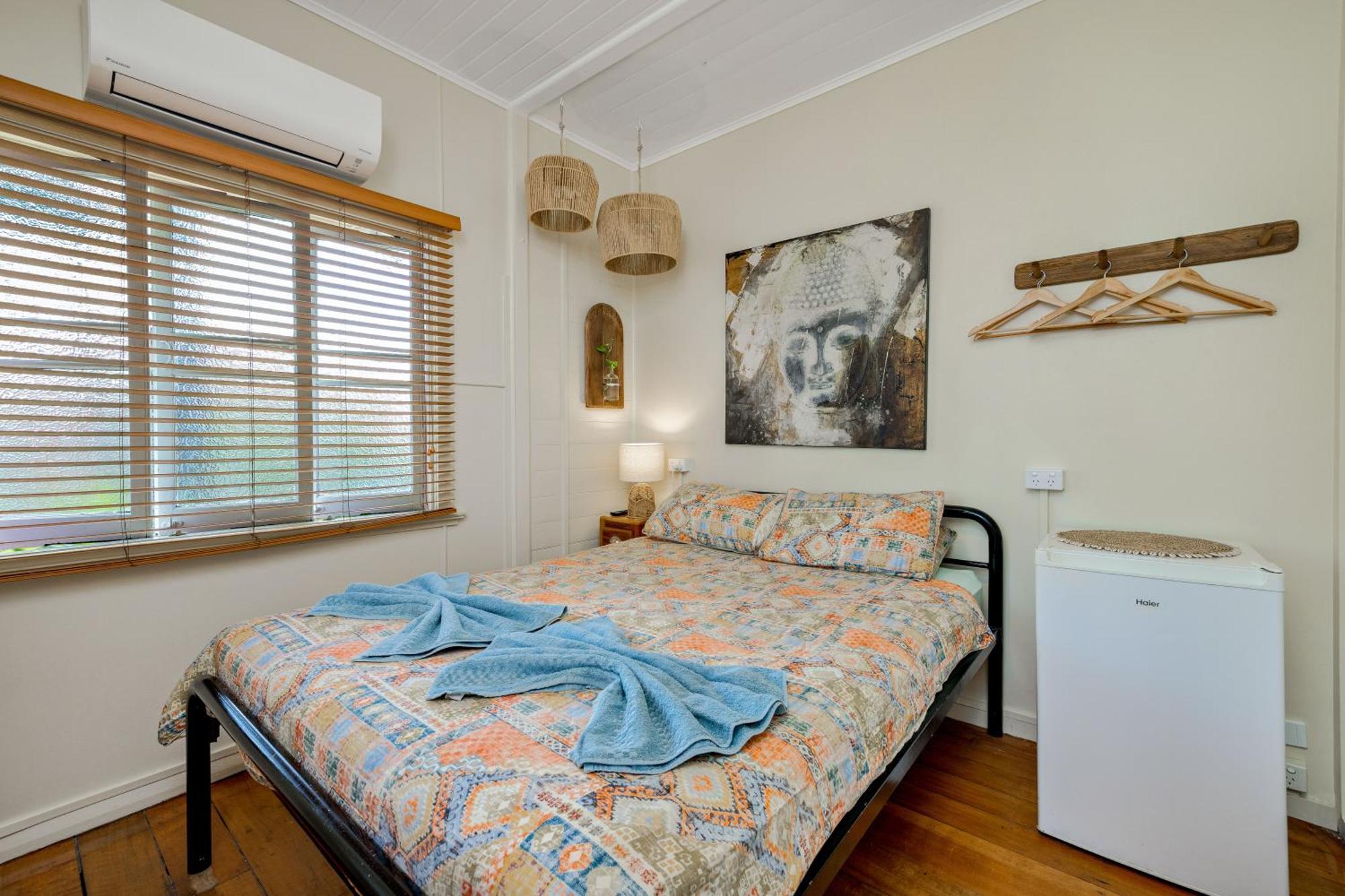 Хостел Travellers Oasis Кэрнс Экстерьер фото A room at the hostel