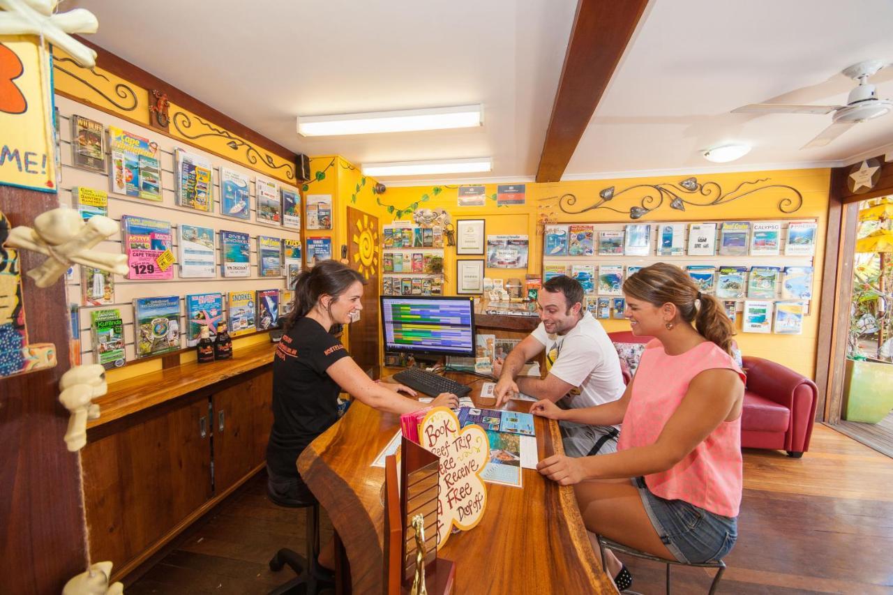 Хостел Travellers Oasis Кэрнс Экстерьер фото A travel agency in Greece